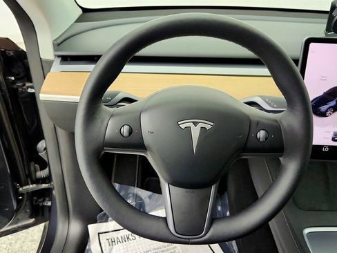 Used 2024 Tesla Model Y Long Range RWD image 13