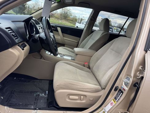 Used 2013 Toyota Highlander Plus image 14