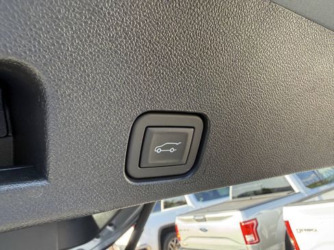 Used 2025 Buick Enclave Avenir w/ Super Cruise Package FWD image 40