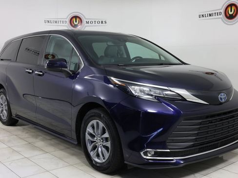 Used 2022 Toyota Sienna XLE image 39