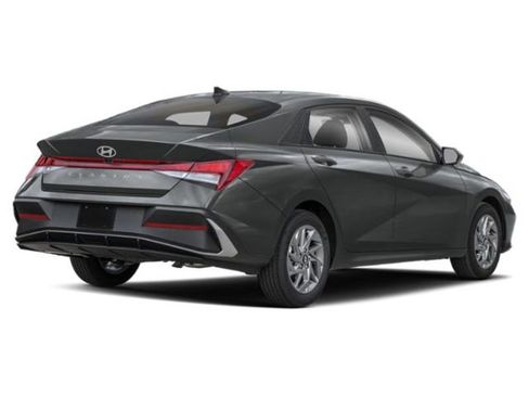 New 2026 Hyundai Elantra SEL Sport Premium FWD image 3