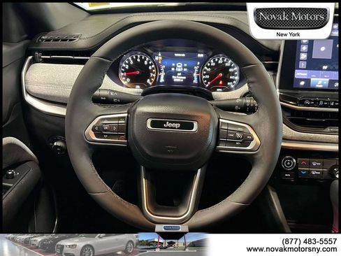 Used 2023 Jeep Compass Latitude AWD/4WD image 16