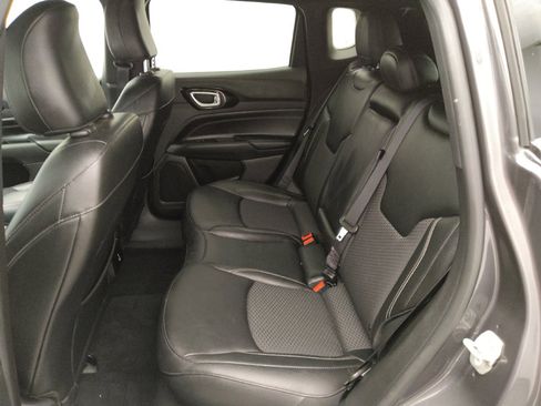 Used 2024 Jeep Compass Latitude w/ Convenience Group AWD/4WD image 18