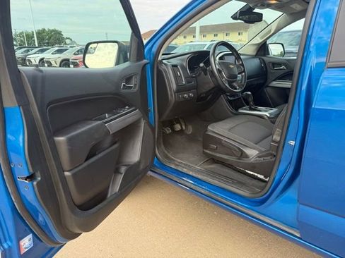 Used 2021 Chevrolet Colorado LT w/ LT Convenience Package AWD/4WD image 10