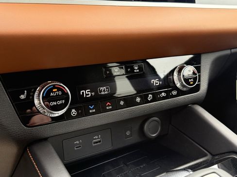 Used 2025 Mitsubishi Outlander SEL image 19