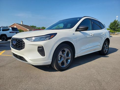 Used 2023 Ford Escape ST-Line w/ Tech Pack #1 AWD/4WD image 2