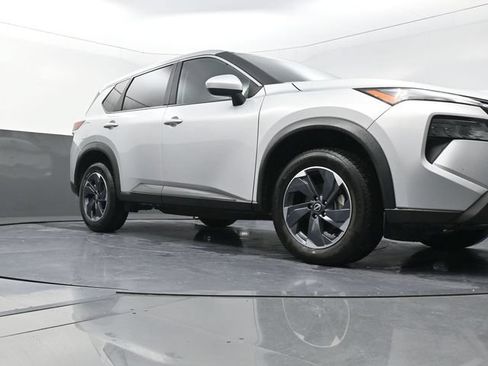 Used 2024 Nissan Rogue SV FWD image 31