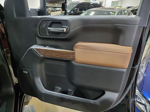 Used 2022 Chevrolet Silverado 2500 High Country w/ Safety Package II AWD/4WD image 16
