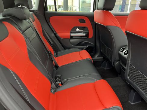 New 2026 Mercedes-Benz GLA 35 AMG 4MATIC image 21