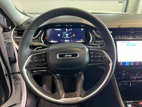 Used 2024 Jeep Grand Cherokee L Limited w/ Black Appearance Package image 18