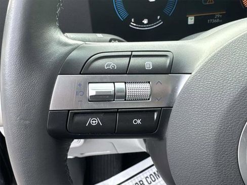 Certified 2025 Hyundai Kona SEL image 21