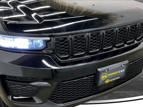 Used 2023 Jeep Grand Cherokee Altitude AWD/4WD image 28