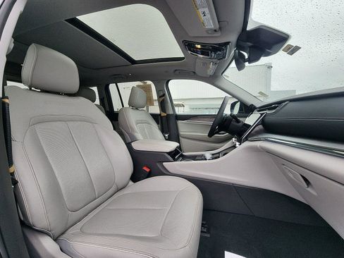 Used 2022 Jeep Grand Cherokee Overland image 24