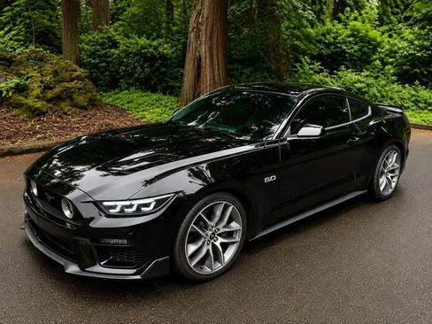 Used 2015 Ford Mustang GT Premium RWD image 3