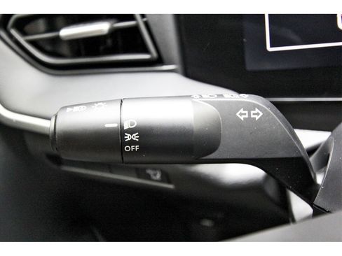 Certified 2025 Nissan Kicks S image 15