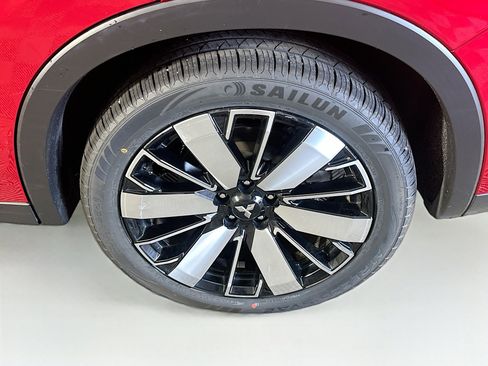 Used 2025 Mitsubishi Outlander SE image 11