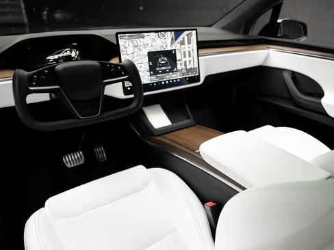 Used 2023 Tesla Model X AWD/4WD image 2
