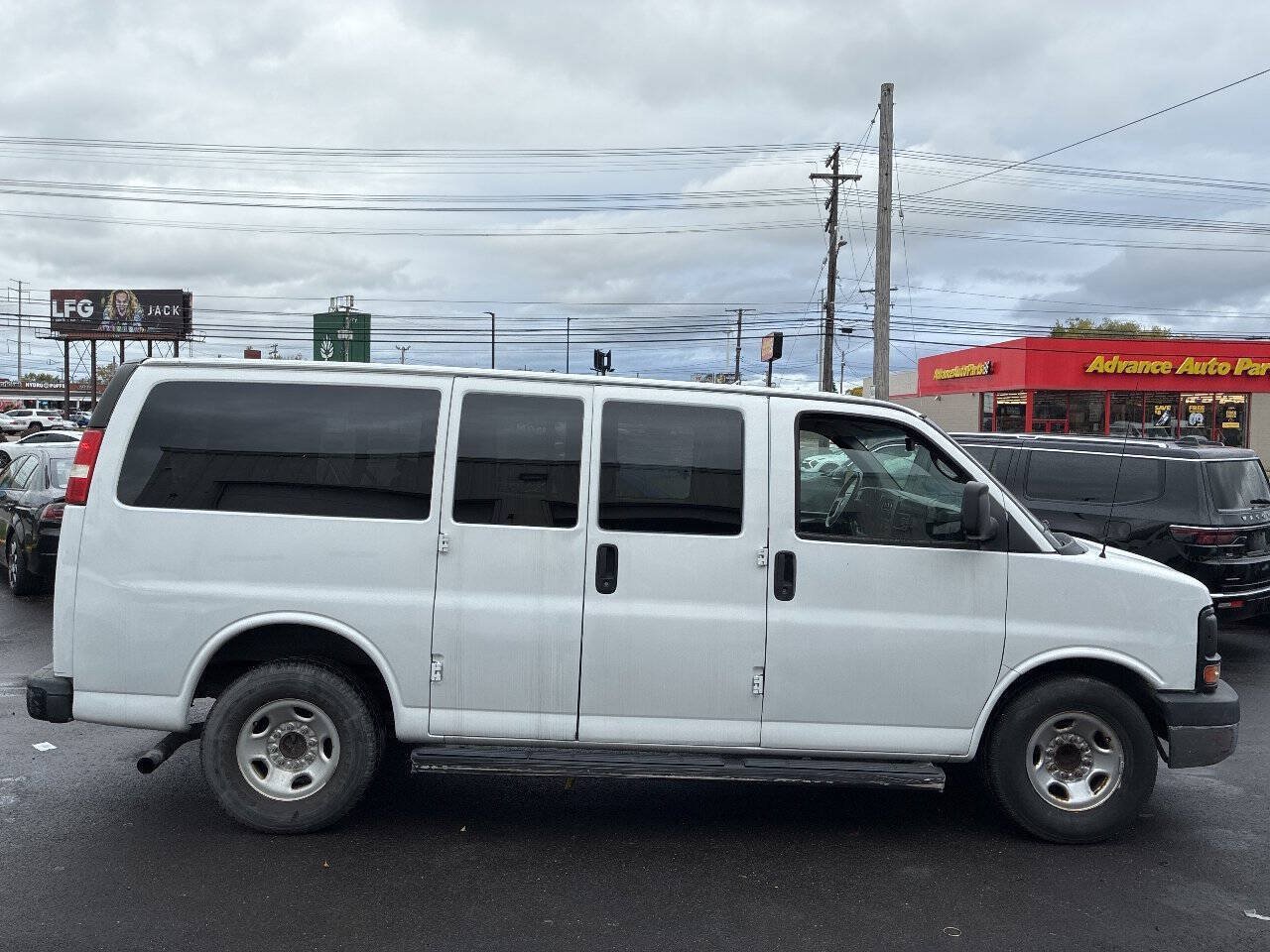 Used 2015 Chevrolet Express 2500 LS RWD image 4