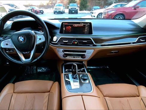 Used 2020 BMW 750i xDrive w/ Autobahn Package image 16