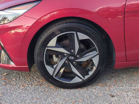 Used 2023 Hyundai Elantra Limited image 12