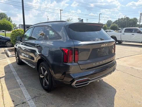 Used 2022 Kia Sorento S FWD image 5