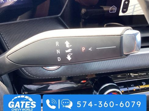 Used 2025 Chevrolet Equinox LT w/ Convenience Package II AWD/4WD image 28
