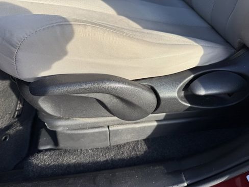 Used 2013 MAZDA MAZDA5 Sport image 15