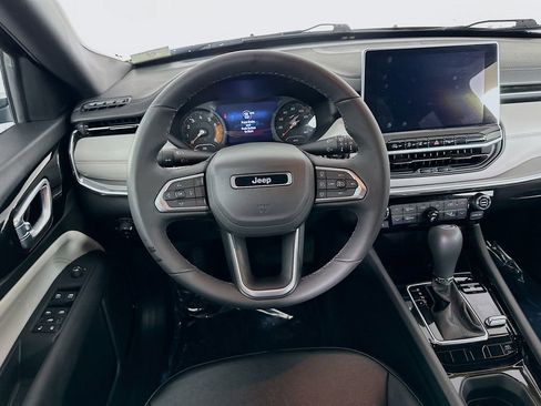 Used 2024 Jeep Compass Limited image 29