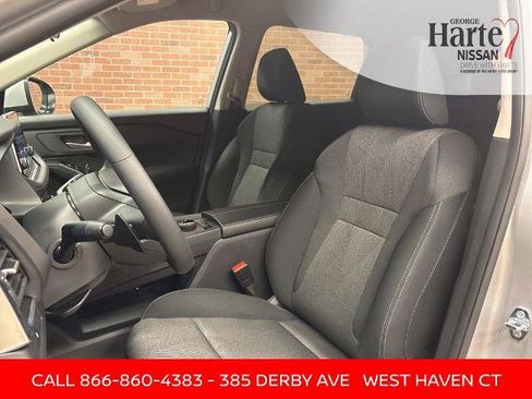 Certified 2025 Nissan Rogue SV image 8