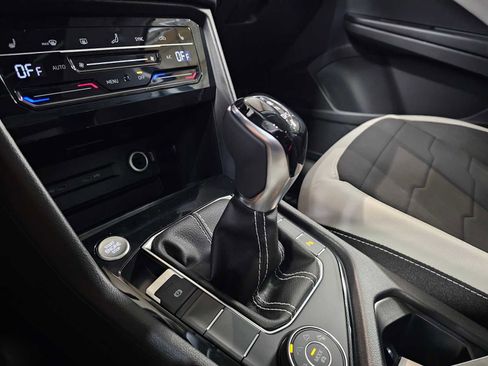 New 2025 Volkswagen Taos SE image 34