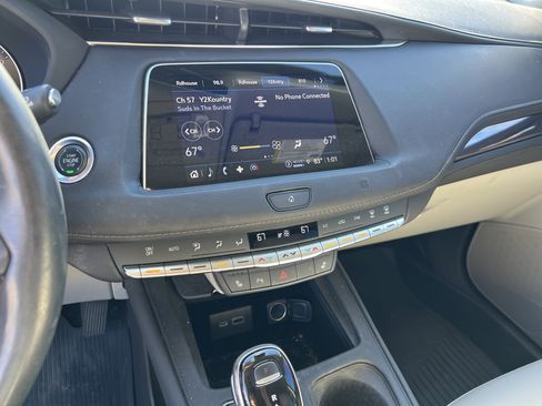 Used 2021 Cadillac XT4 Luxury w/ Cold Weather Package image 11