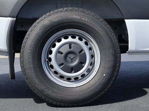 New 2025 Mercedes-Benz Sprinter 2500 image 10