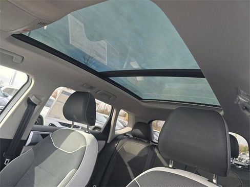 New 2026 Volkswagen Taos SE AWD/4WD image 3