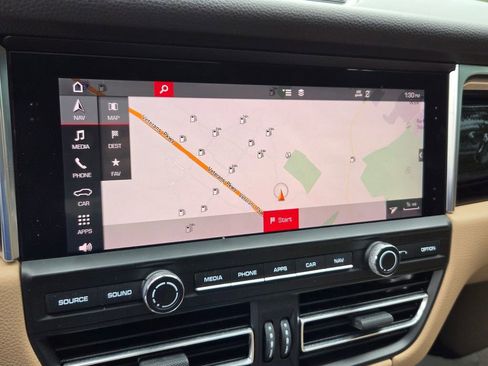 Used 2019 Porsche Macan AWD/4WD image 14