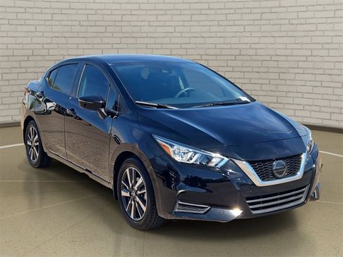 Used 2021 Nissan Versa SV image 3