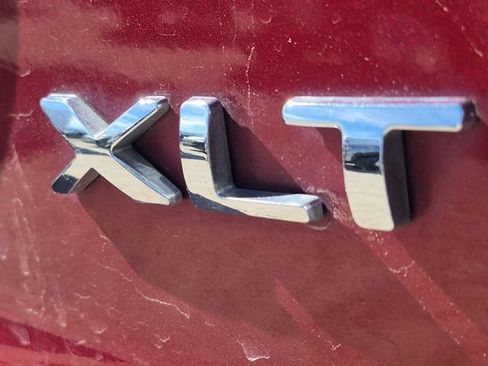 Used 2019 Ford Explorer XLT image 9