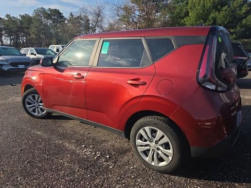 Used 2023 Kia Soul LX image 4