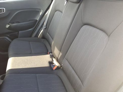 Used 2022 Hyundai Venue SE image 15