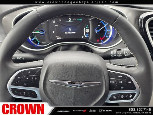 Used 2023 Chrysler Pacifica Touring-L FWD image 30