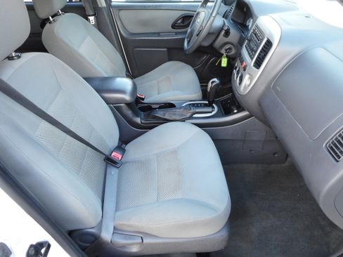 Used 2005 Ford Escape 4WD Hybrid image 27