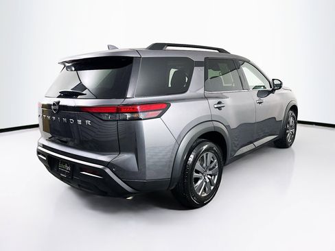 Used 2025 Nissan Pathfinder SV image 9
