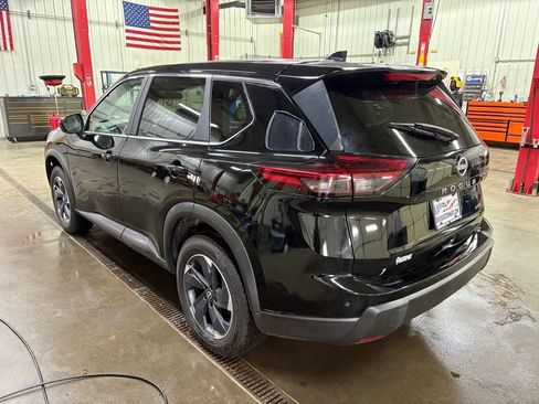 Used 2025 Nissan Rogue SV AWD/4WD image 5