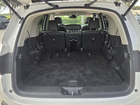 Certified 2025 Honda Pilot Touring image 14
