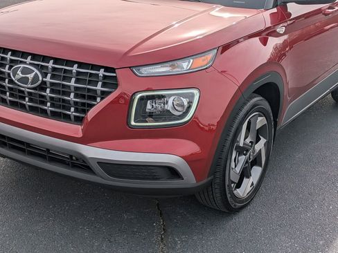 Used 2025 Hyundai Venue Limited FWD image 10