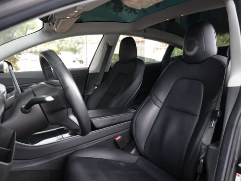 Used 2018 Tesla Model 3 Long Range RWD image 11