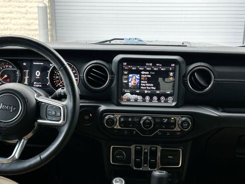 Used 2018 Jeep Wrangler Unlimited Sahara AWD/4WD image 20