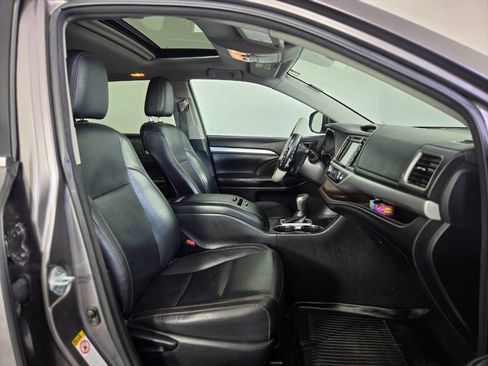 Used 2016 Toyota Highlander XLE AWD/4WD image 38