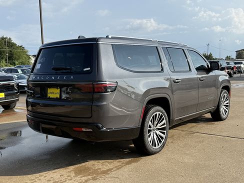 New 2025 Jeep Wagoneer L Series II image 7