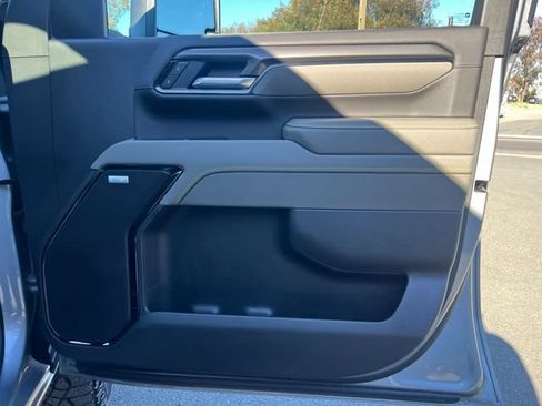 Used 2025 Chevrolet Silverado 2500 ZR2 w/ Technology Package AWD/4WD image 36