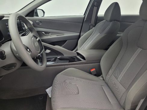 Used 2025 Hyundai Elantra SE FWD image 17